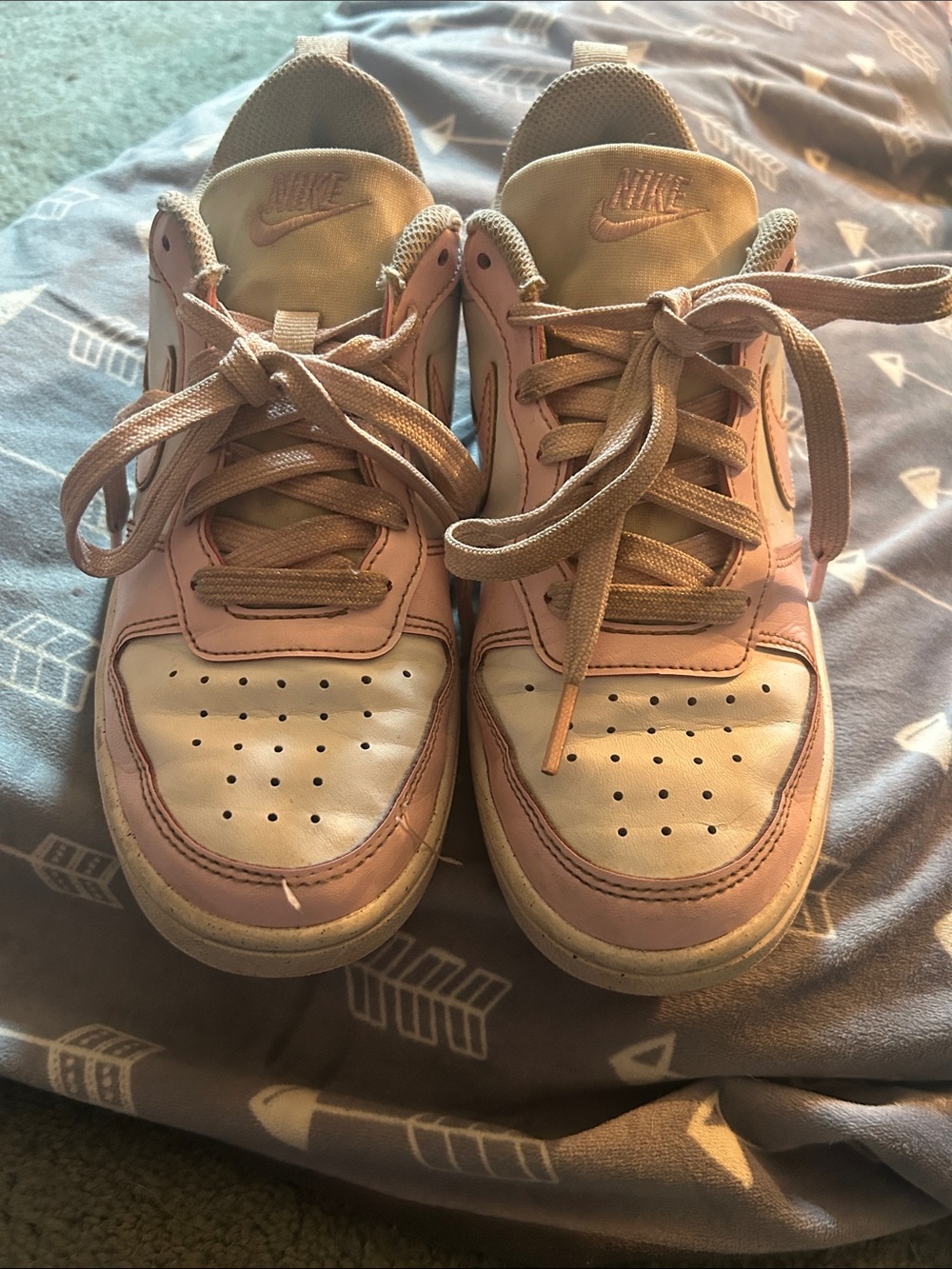 Nike Kids Pink and Cream Low-Top Sneakers with Lace-Up Closure